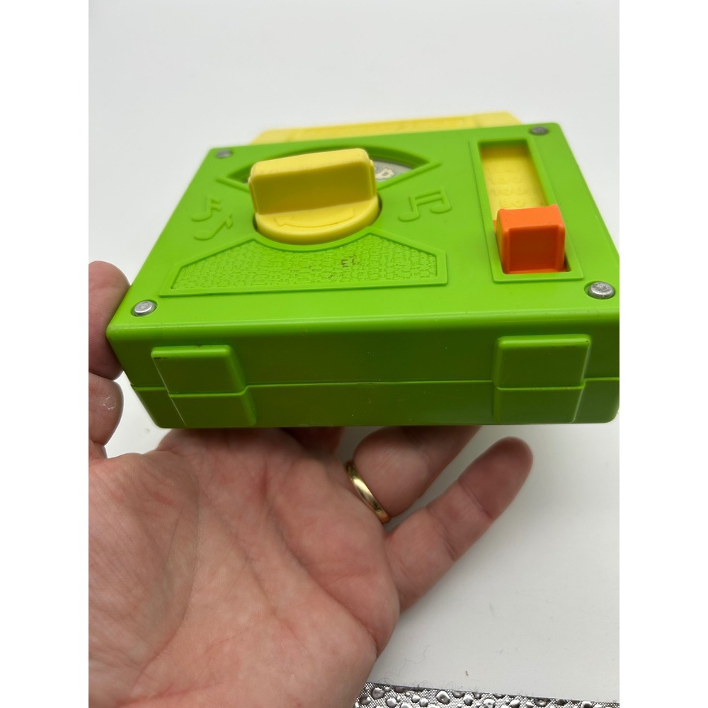 Vintage 1983 Fisher-Price Toyland Musical Radio 795 Green Wind Up Toy - Picture 10 of 10